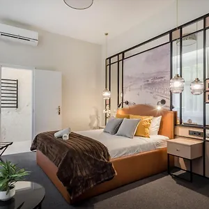 https://astoria-boutique-suites-best-location-by-bqa.inbudapesthotels.com