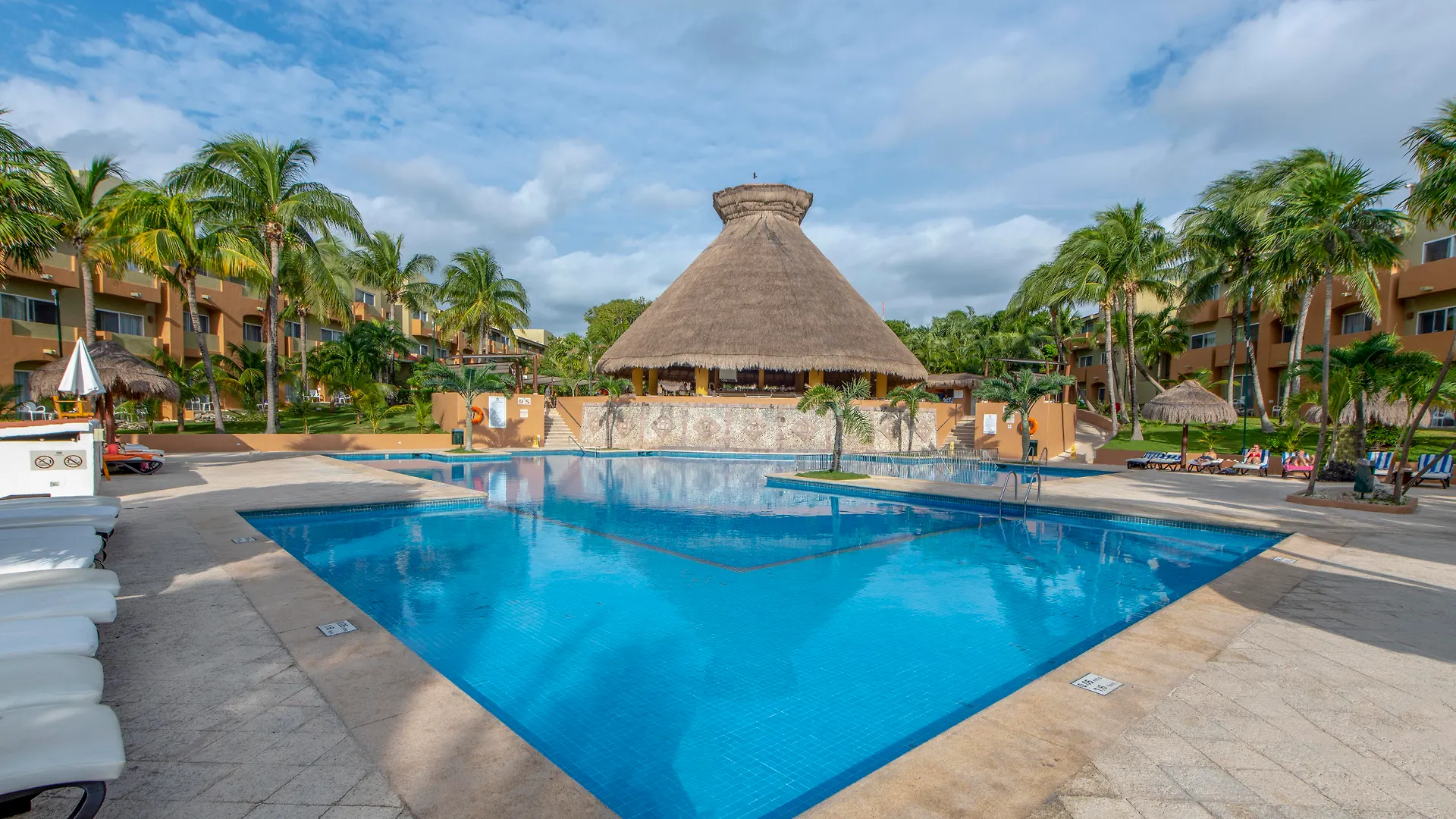 Курортный комплекс Viva Wyndham Azteca - Все включено Плая-дель-Кармен